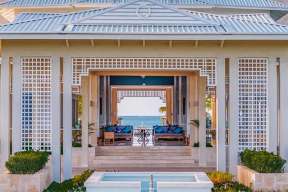 Hotel entrance with sea view