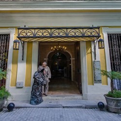 Entrada del hotel Los Frailes