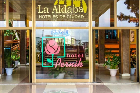 entrance with signs with the name of the hotel