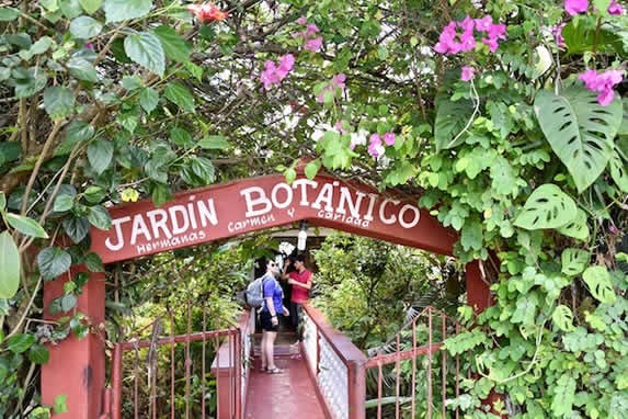 Entrada al Jardin Botánico de Pinar del Rio