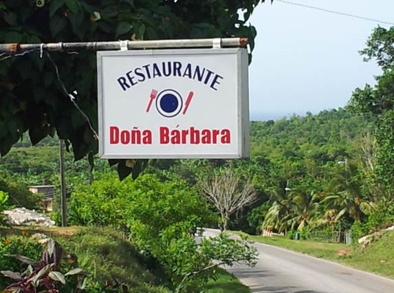 cartel con el nombre del restaurante a la entrada