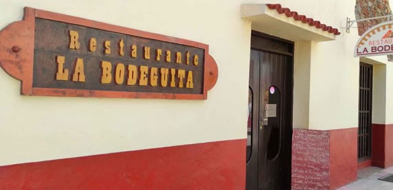 Entrada del restaurante la Bodeguita