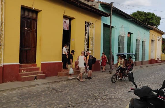 fachada del restaurante ubicado en calle colonial