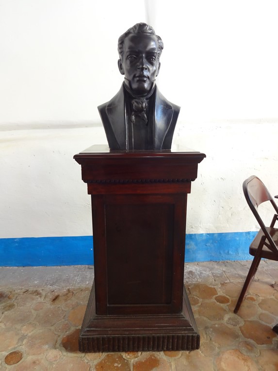 bronze sculpture of jose maria Heredia