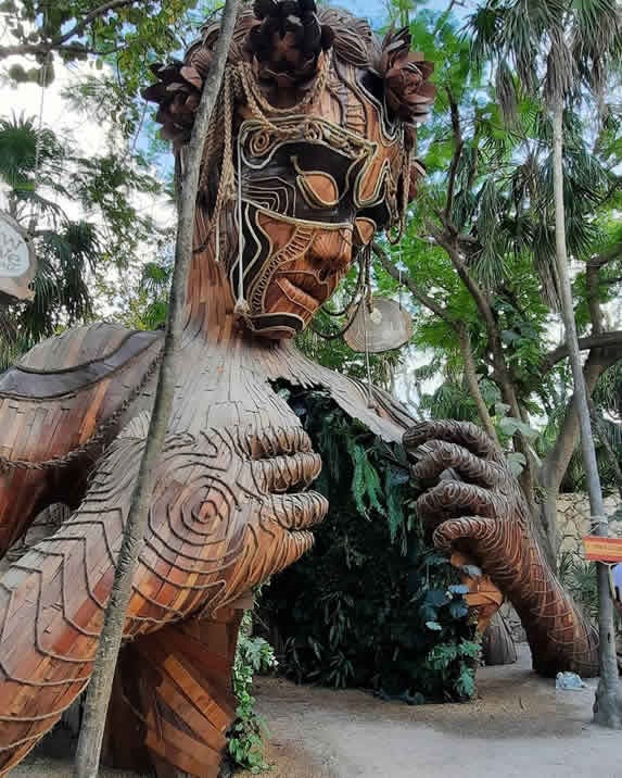 Sculpture Come to light in Tulum