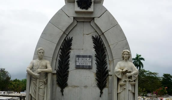 marble headstone with sculptures on both sides