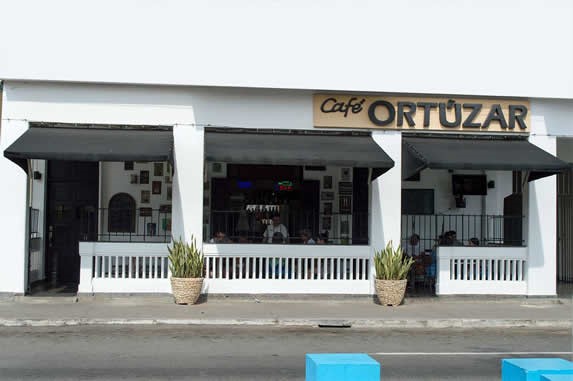 Fachada del Café Ortúzar en Pinar del Río 