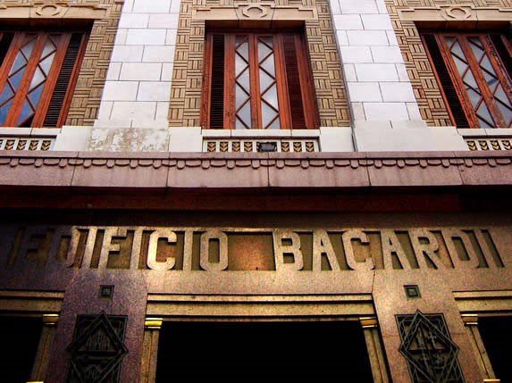 Fachada del edificio Bacardi