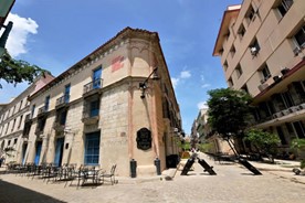 Fachada del hotel