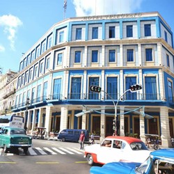 Daytime view of the Telégrafo hotel facade