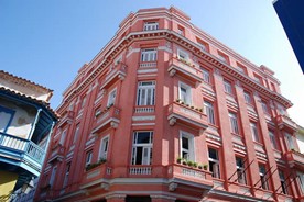 Facade of the Ambos Mundos hotel