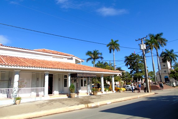 colonial hotel facade