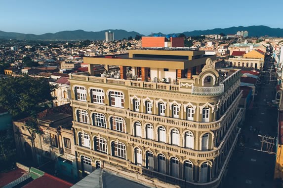 vista aérea de la fachada del hotel