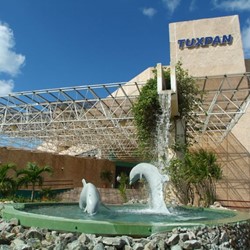 Facade view of the Tuxpan hotel in Varadero