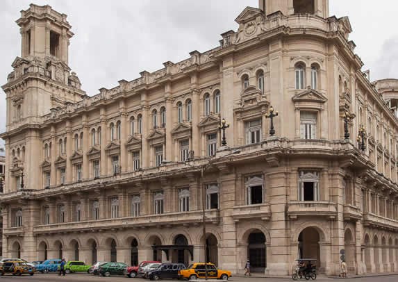 Fachada del Museo Nacional de Bellas Artes