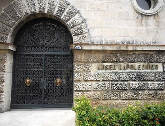  Entrada del museo Napoléonico