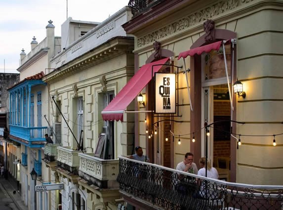 Fachada del restaurante Esquina de Cuba