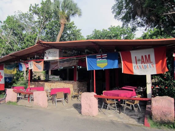 Facade of La Gruta restaurant