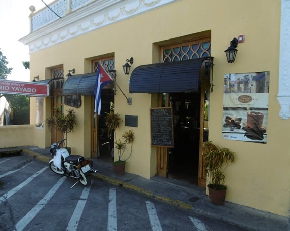 Fachada de la taberna Yayabo