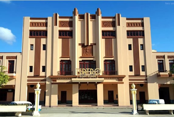 Fachada del teatro Eddy Suñol, en Holguin