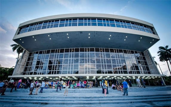 Facade of the National Theater of Cuba