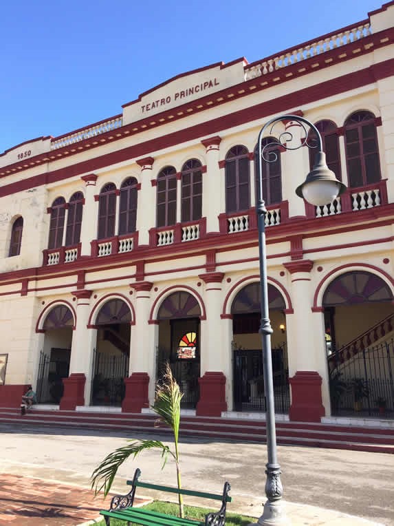 Facade of the main theater of Camagüey