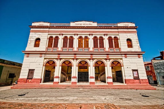 Fachada del teatro principal de Camagüey