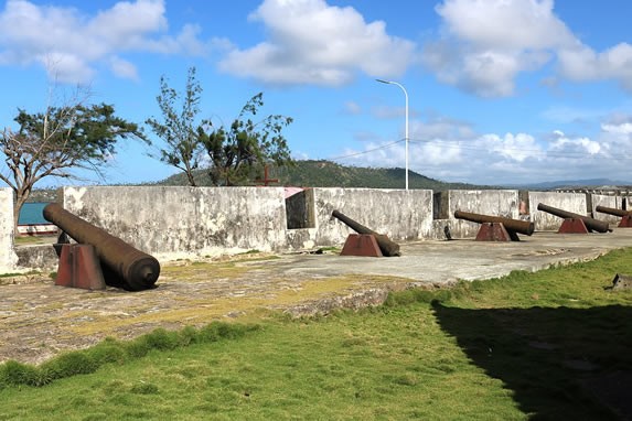 old cannons outside the fortress