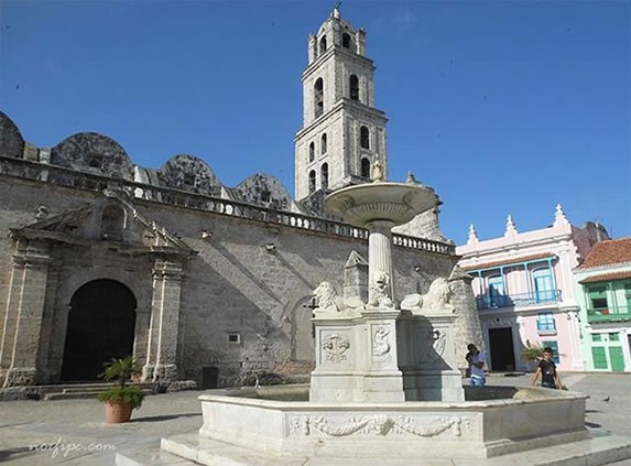 Fountain of the Lions in Plaza San Francisco