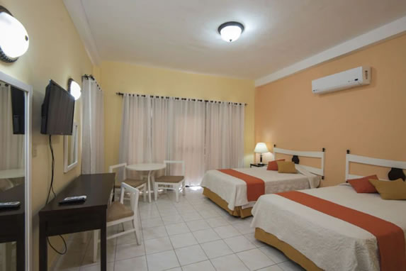 Room with separate beds in Villa los Pinos
