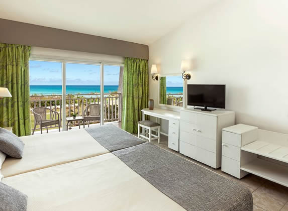 two-bed room with balcony and sea view