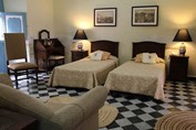 habitación doble del hotel con camas independiente