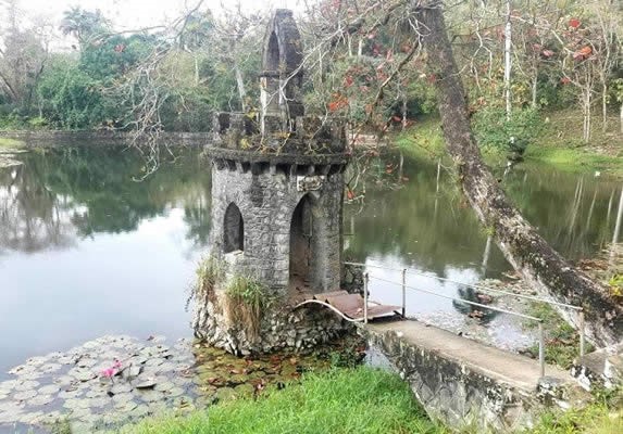 Vista de lago en la hacienda Cortina