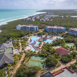 Vista aérea del hotel