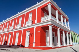 Facade of the Arsenita hotel, in Holguin