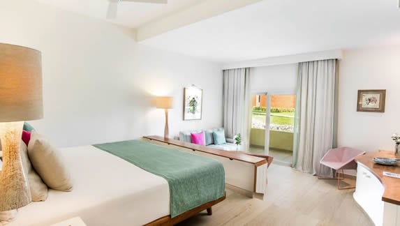 Junior Suite with Pool Access Picture 1