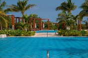 Vista de la piscina del hotel