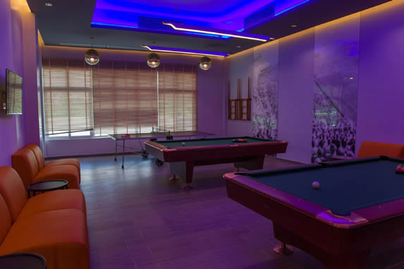 Billiard tables at the Gran Muthu Almirante hotel