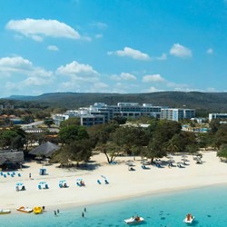 Playa del hotel gran Muthu Almirante 