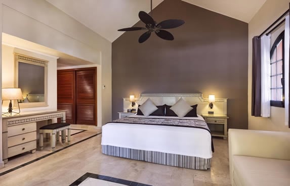 Romance Villa Suite Beach Side Picture 2