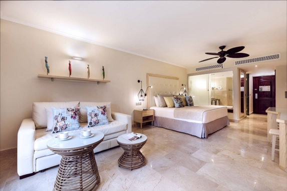 Junior Suite Beach Side Picture 4