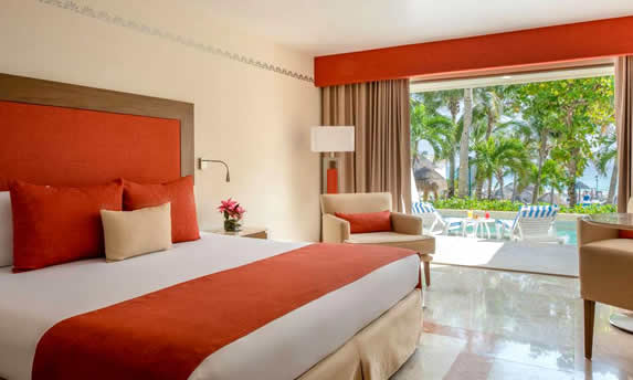 Deluxe Swim-Up Ocean View Picture 2