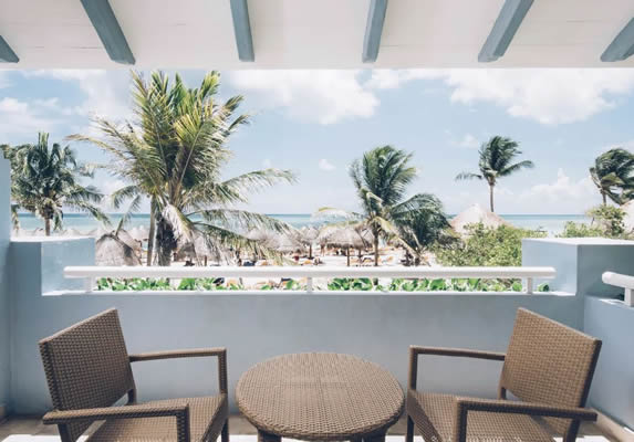 Junior Suite Ocean Front Picture 3