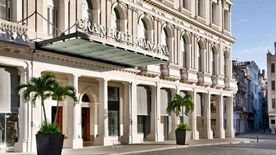Entrada principal del hotel