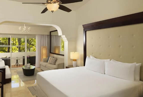 Family Room Beachside Picture 1