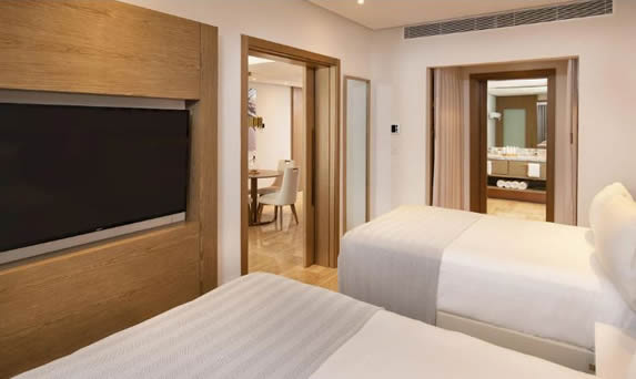 One Bedroom Suite Pool View Picture 1