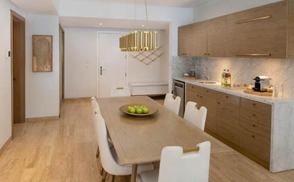 One Bedroom Suite Master Picture 2