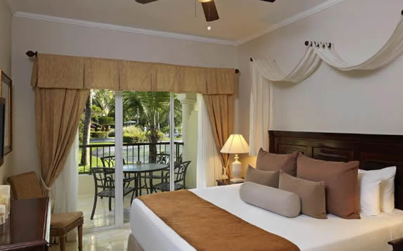 One Bedroom Suite Master Picture 2