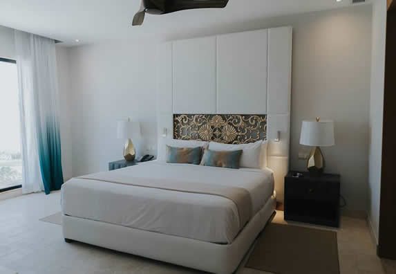 Castle Suite Oceanfront Picture 2