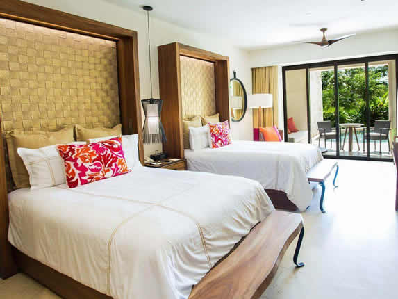 Junior Suite Swim-Out Picture 3